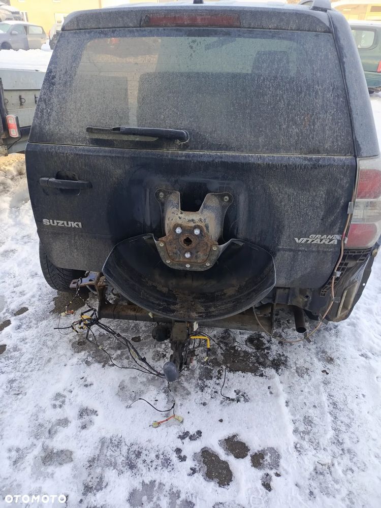 SUZUKI GRAND VITARA II 3D KLAPA BAGAŻNIKA Z SZYBĄ GOŁA - 1