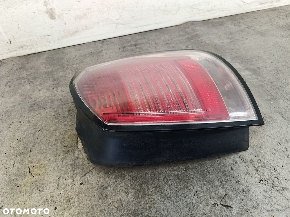 LAMPA TYLNA PRAWA OPEL ASTRA H 24451840 417002 KOMBI - 4