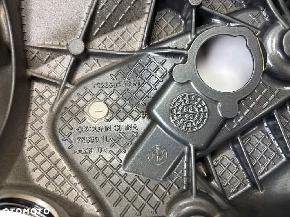 Prawy dekiel pokrywa silnika + śruby mocujące BMW R1250 GS K50 K51 2019-, R1250 RT K52 2019- ,R1250 R K53 2019- ,R1250 RS K54 2019- Oryginał - 15