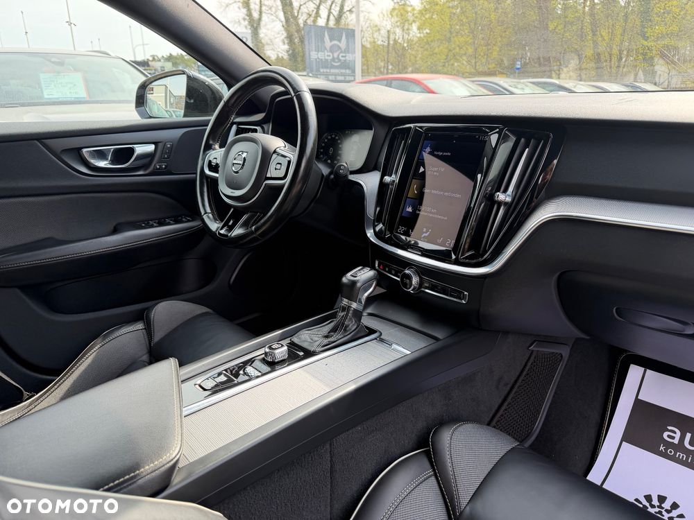 Volvo V60 D3 R-Design - 27