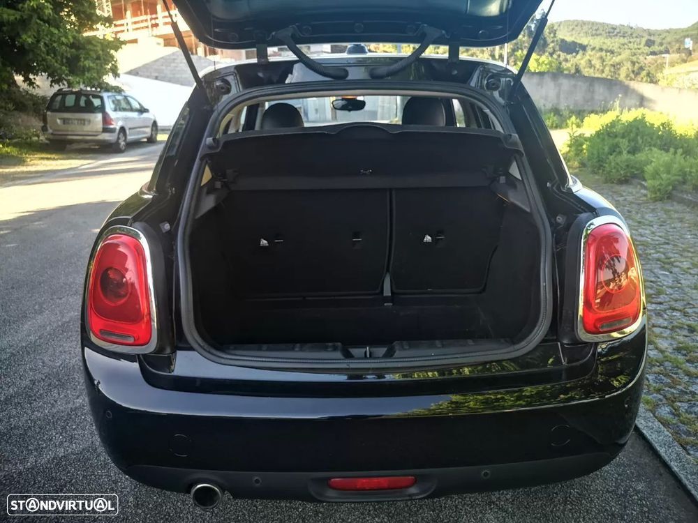 MINI 5 Portas Cooper D Auto - 18