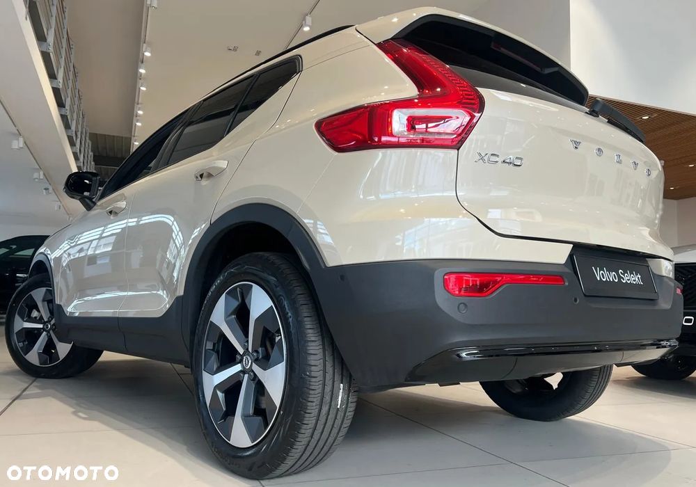 Volvo XC 40 B4 AWD Ultimate Dark - 2