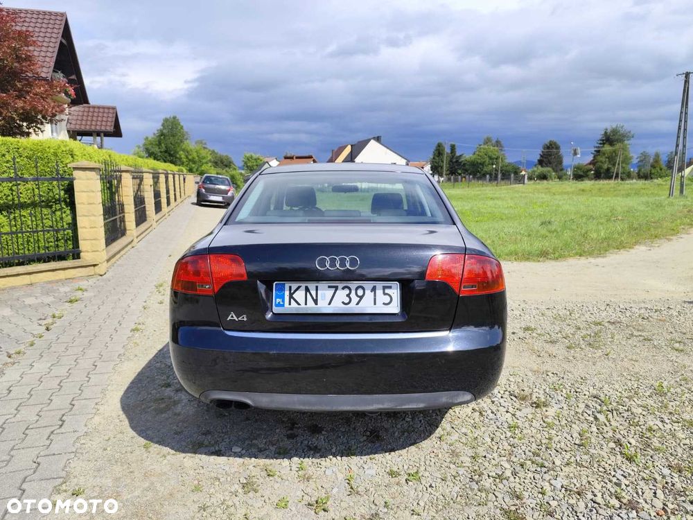 Audi A4 Limousine - 3