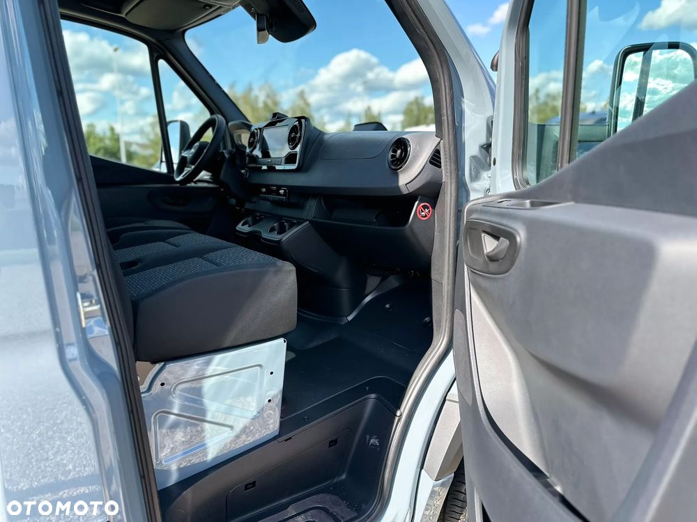 Mercedes-Benz Sprinter - 15