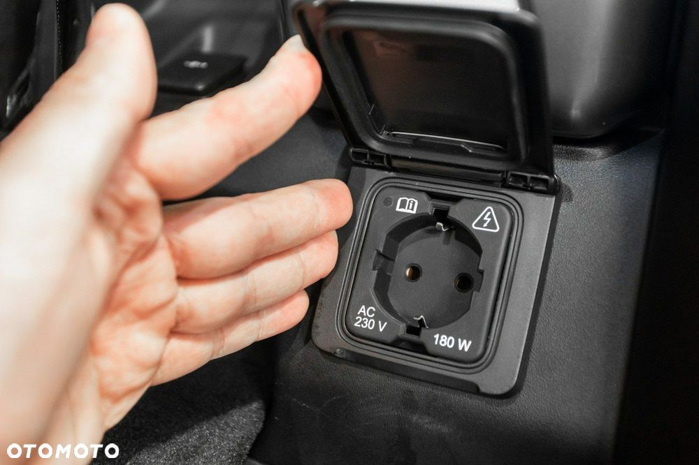 Land Rover Defender - 37