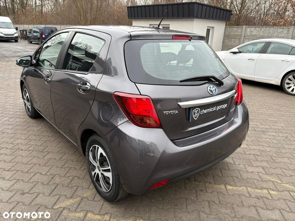 Toyota Yaris Hybrid 100 Dynamic - 15