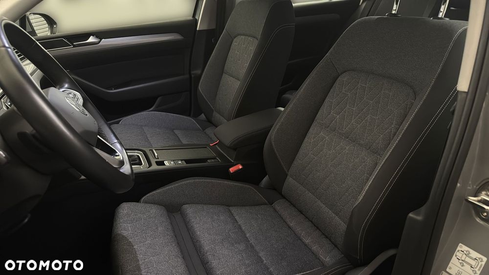 Volkswagen Passat - 11