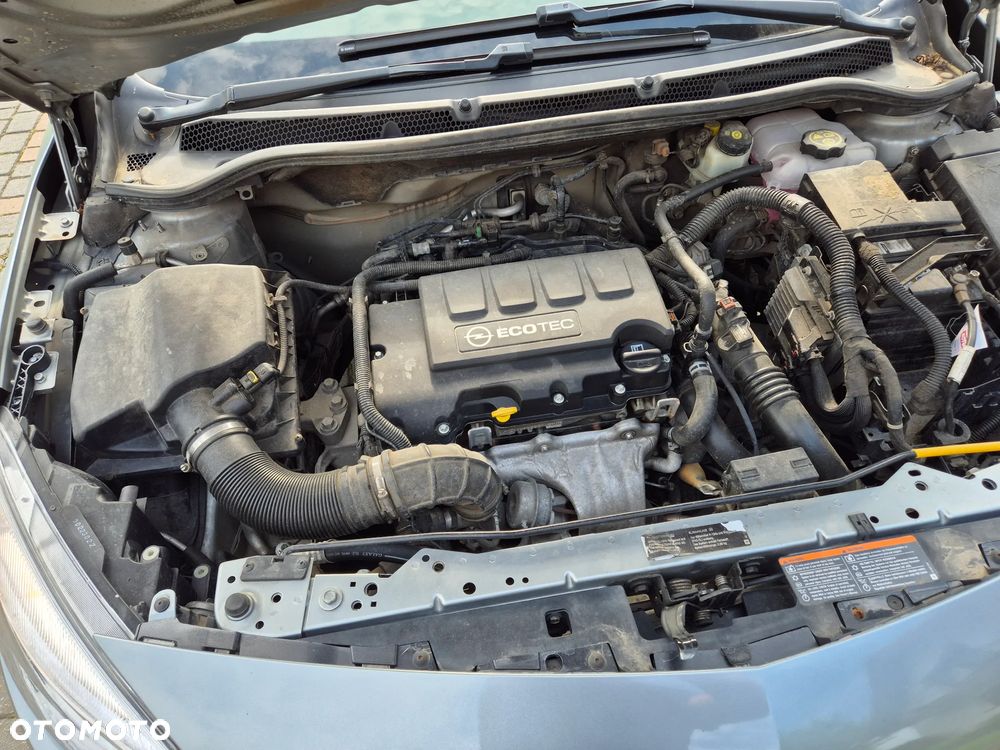 Opel Astra IV 1.4 T Cosmo S&S - 33