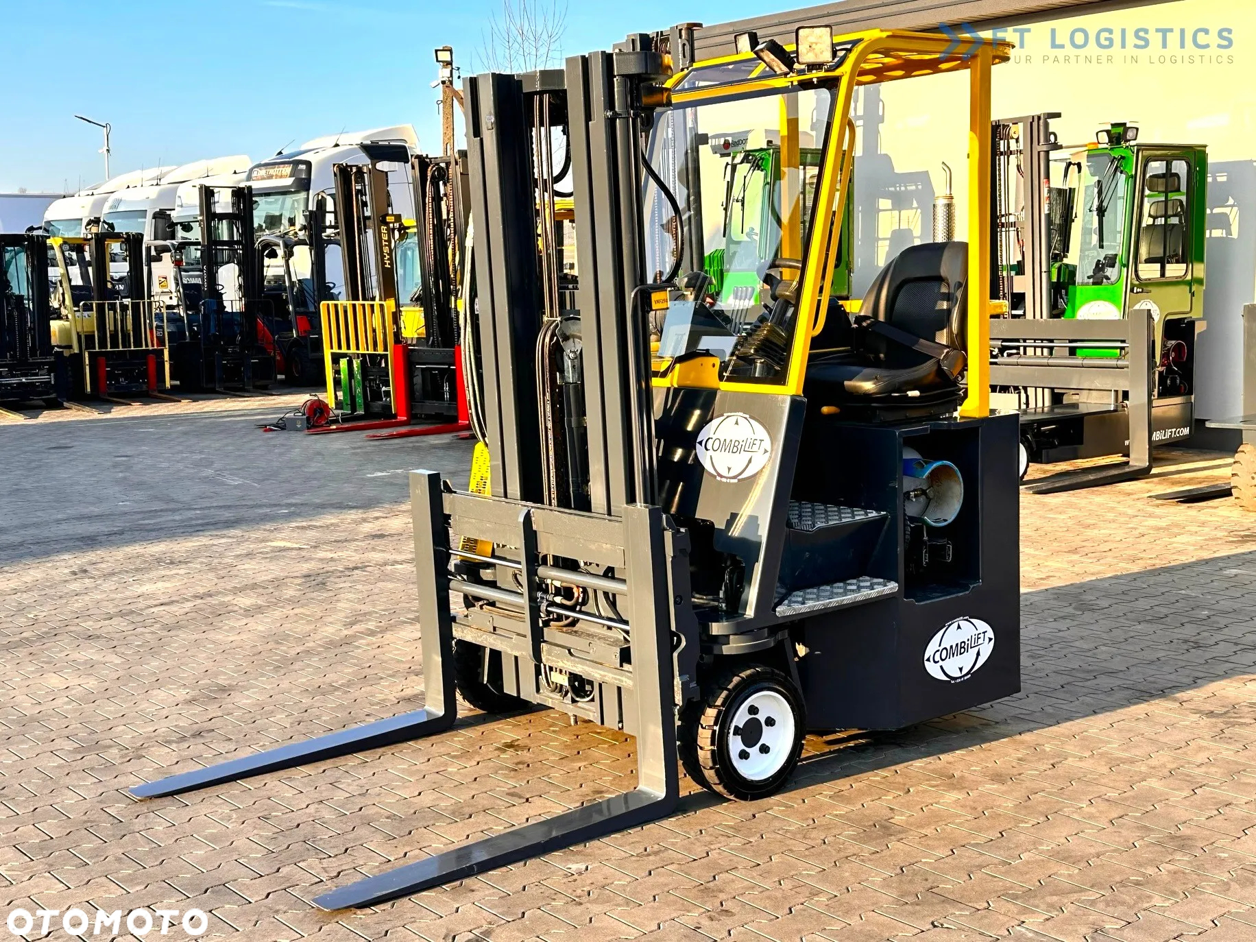 Combilift C3000CB / LPG / TRIPLEX - 4900MM / LPG / WOLNY SKOK / POZYCJONER / PRZESÓW WIDEŁ / JEDYNIE 7454 MTH / JAK NOWY - 3