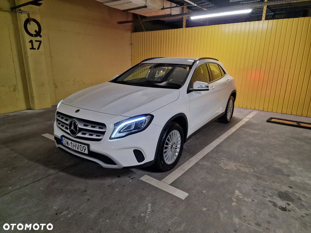 Mercedes-Benz GLA 180 7G-DCT - 9