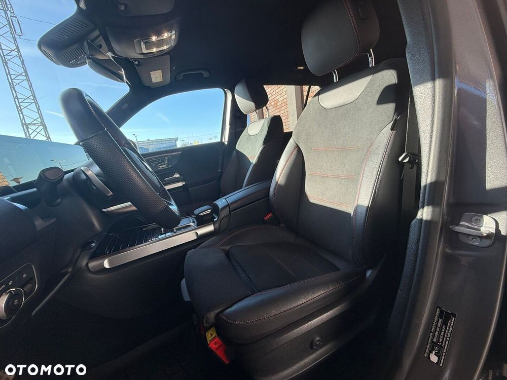 Mercedes-Benz GLB - 11