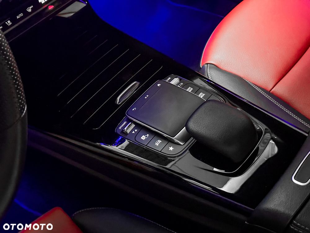 Mercedes-Benz CLA 250 E AMG Line 8G-DCT - 16