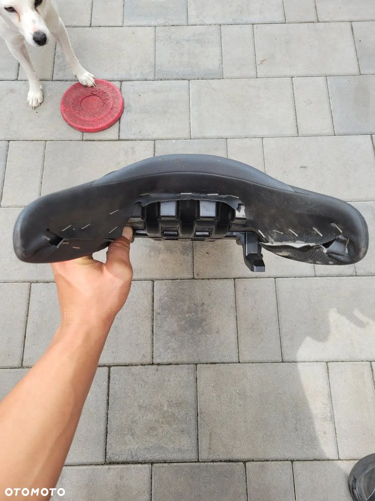 Kanapa, fotel, siedzenie Suzuki Gladius 650 - 14