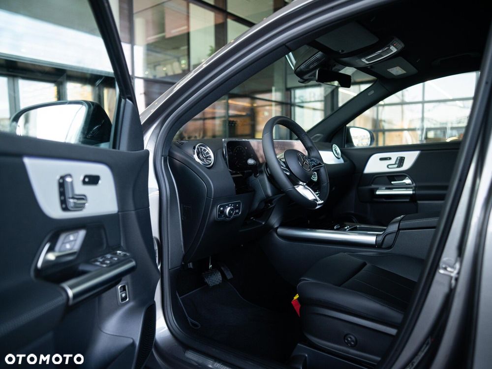 Mercedes-Benz GLA - 11