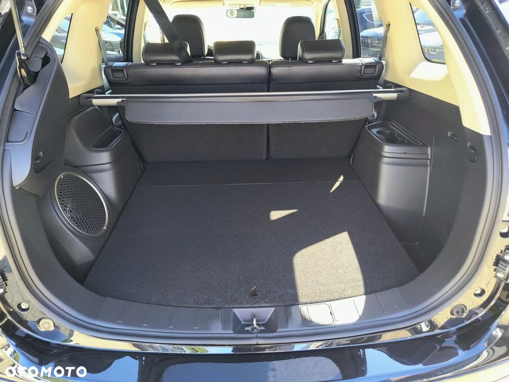 Mitsubishi Outlander Instyle NAVI + - 31