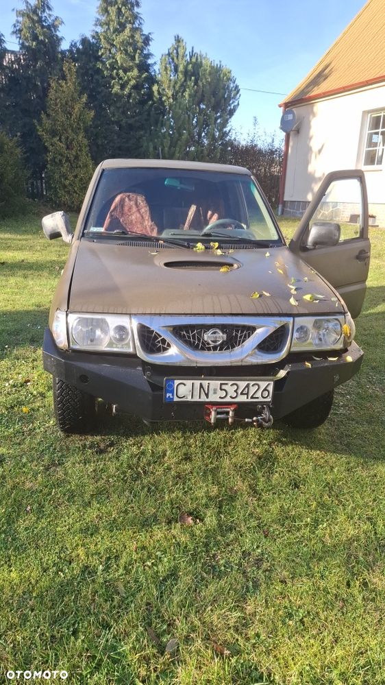 Nissan Terrano - 1