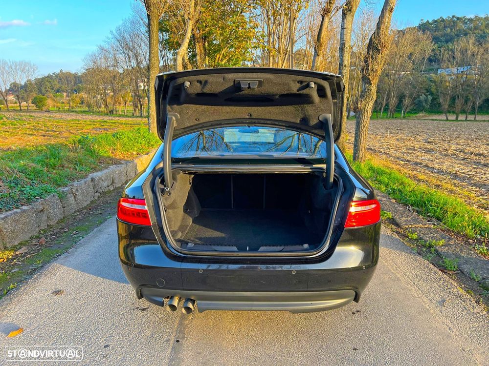 Jaguar XE 2.0 D R-Sport - 24