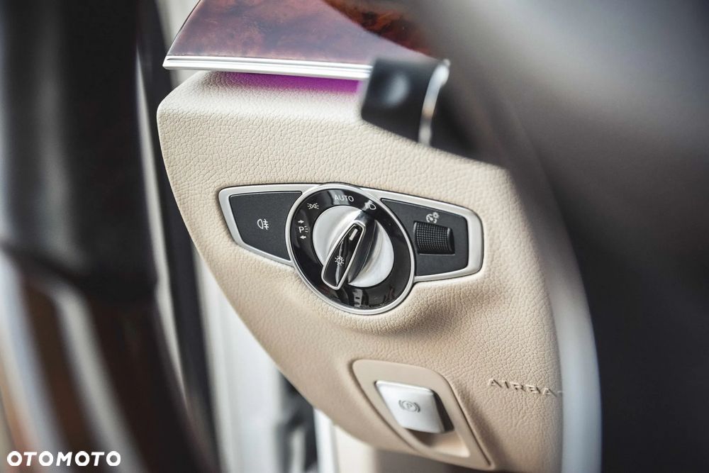 Mercedes-Benz Klasa E 300 9G-TRONIC Avantgarde - 36