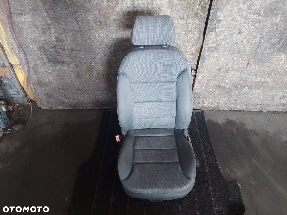 FOTEL LEWY PRZÓD KIEROWCY AUDI A3 8L 3D - 1