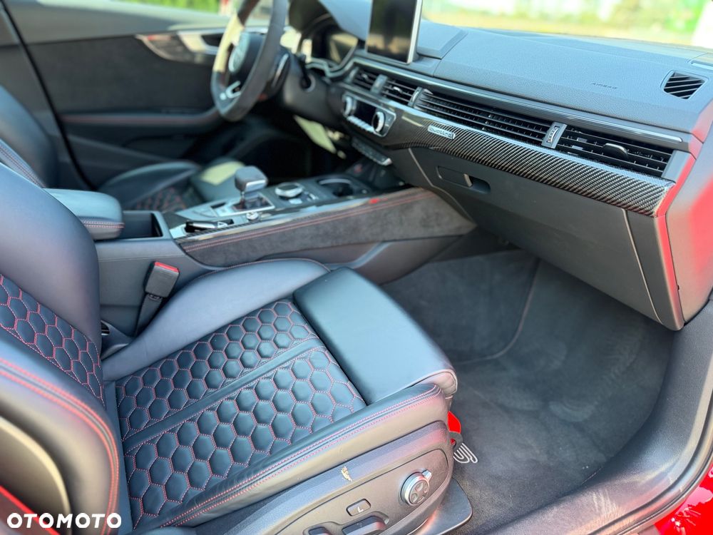 Audi RS4 Avant - 22