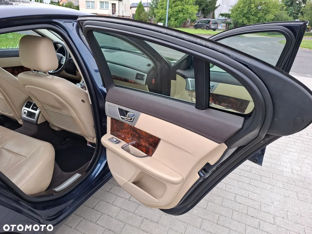 Jaguar XF 3.0 V6 D Luxury - 27