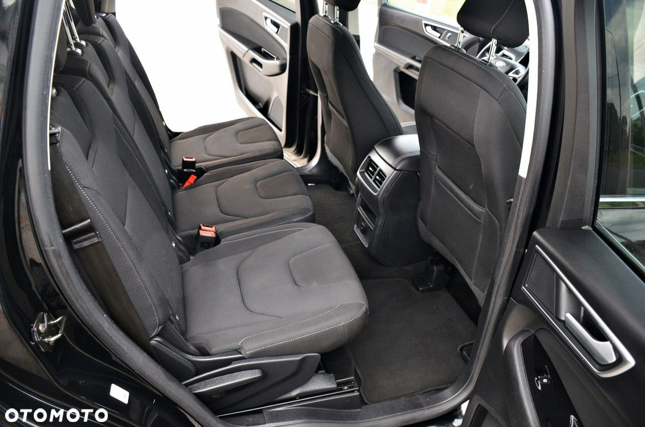 Ford S-Max - 17