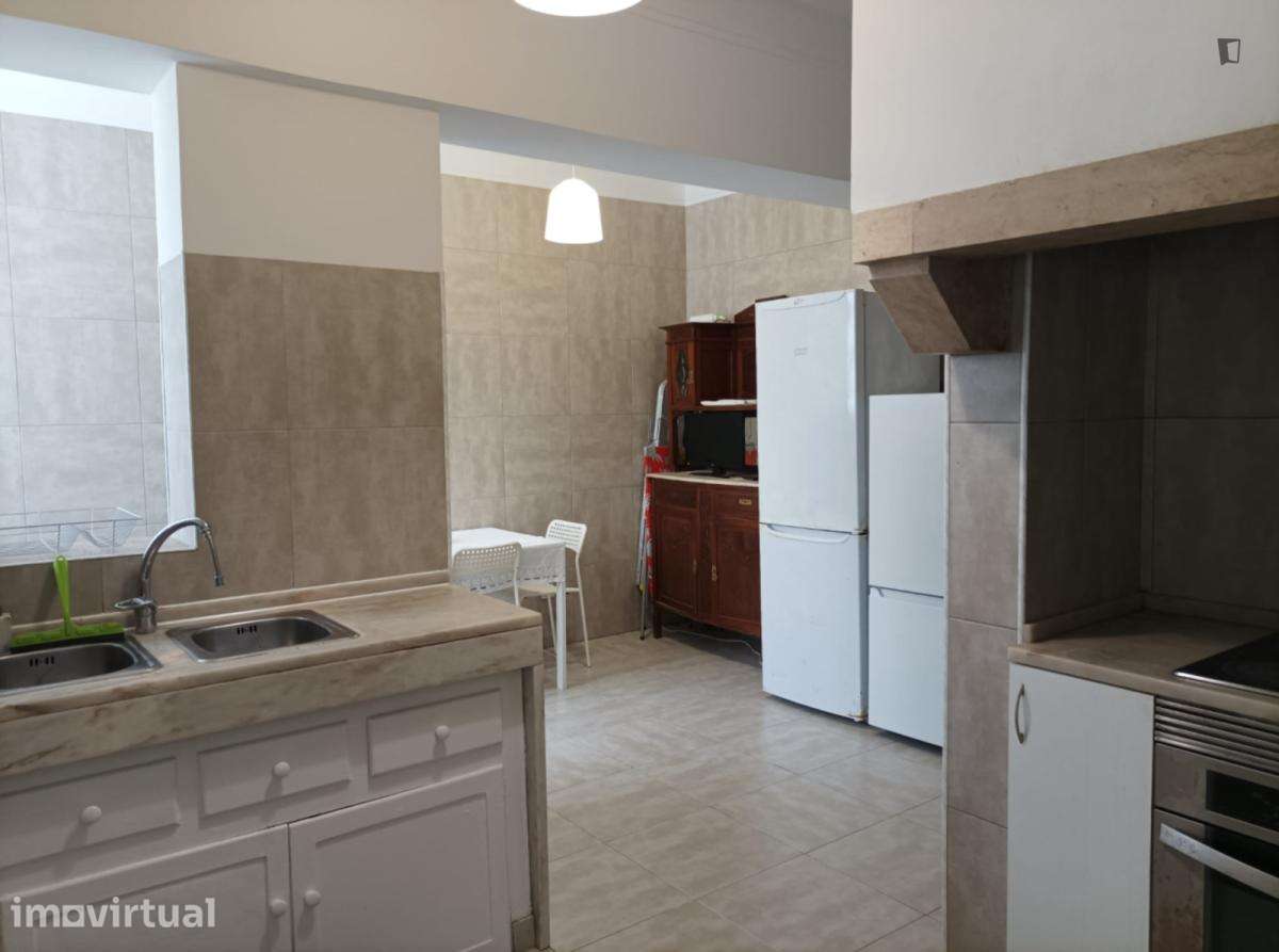 Quarto - localizado em Alvalade Lisbon - Grande imagem: 4/8