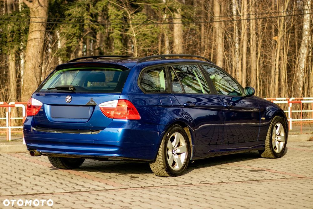 BMW Seria 3 318i - 3