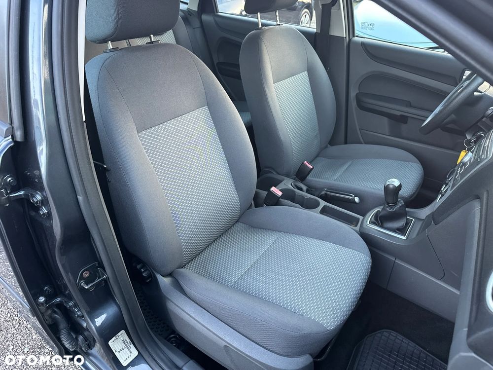 Ford Focus Ambiente - 24