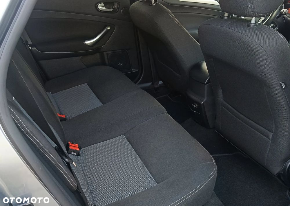 Ford Mondeo 2.0 Ambiente - 28