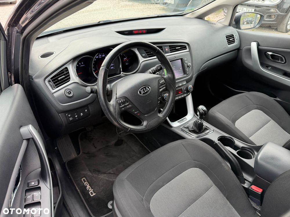 Kia Ceed 1.6 CRDi 136 ISG Dream-Team Edition - 38