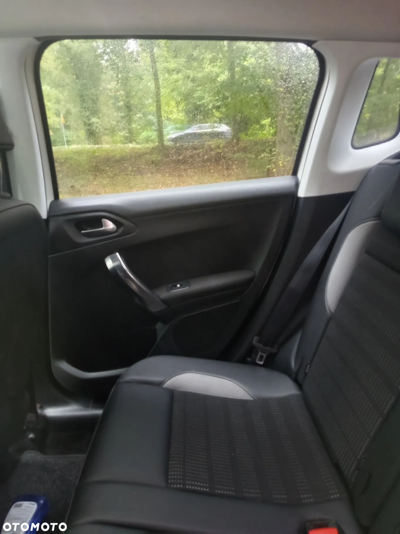 Peugeot 2008 1.6 e-HDi Allure S&S - 25