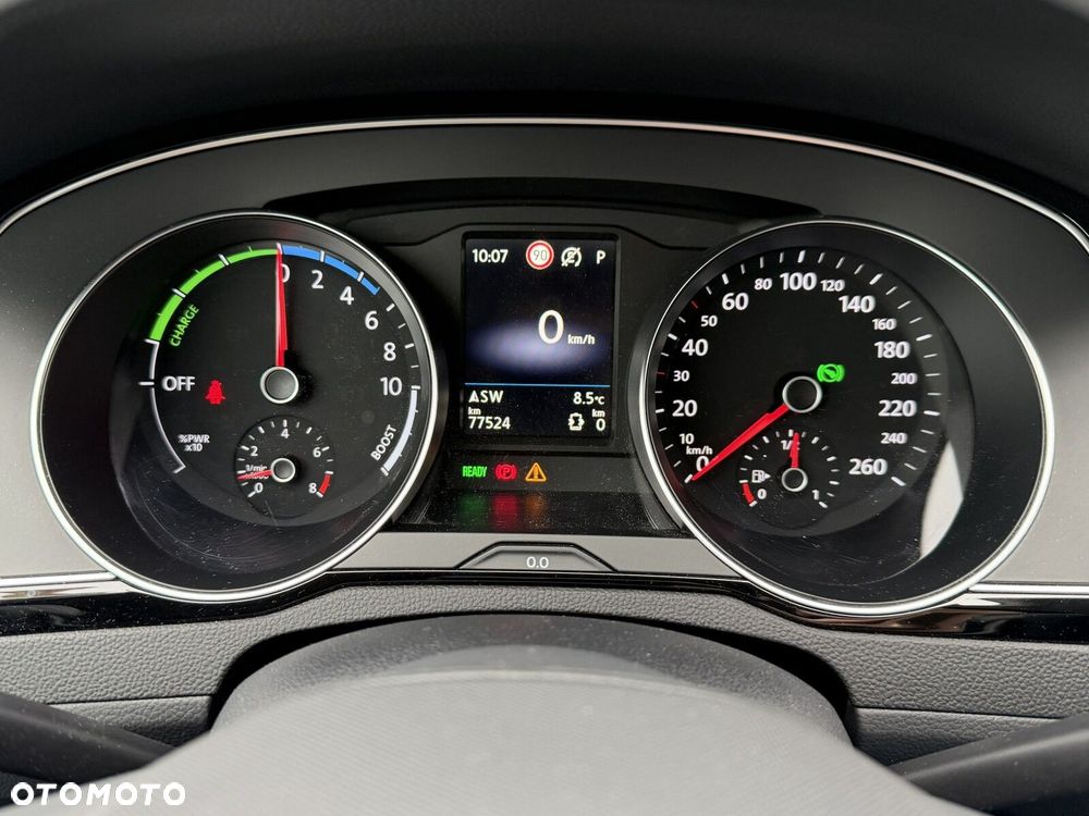 Volkswagen Passat - 31