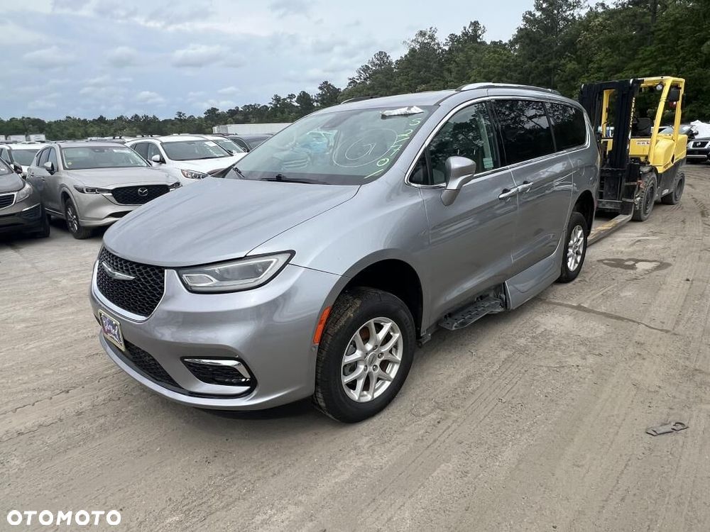Chrysler Pacifica - 16