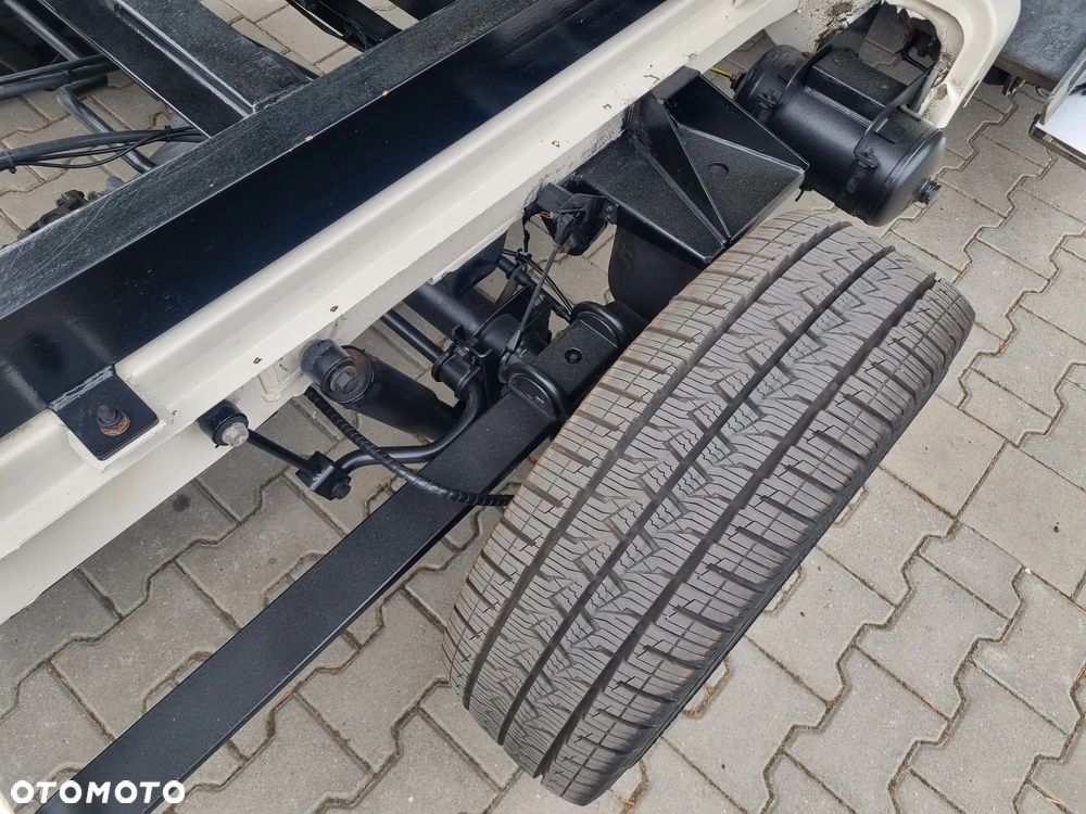 Mercedes-Benz Sprinter - 22