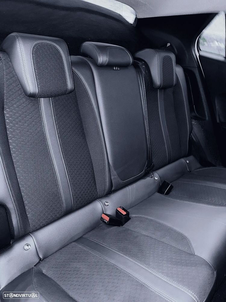 Peugeot e-2008 Allure Pack - 16