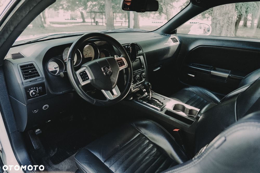 Dodge Challenger - 9