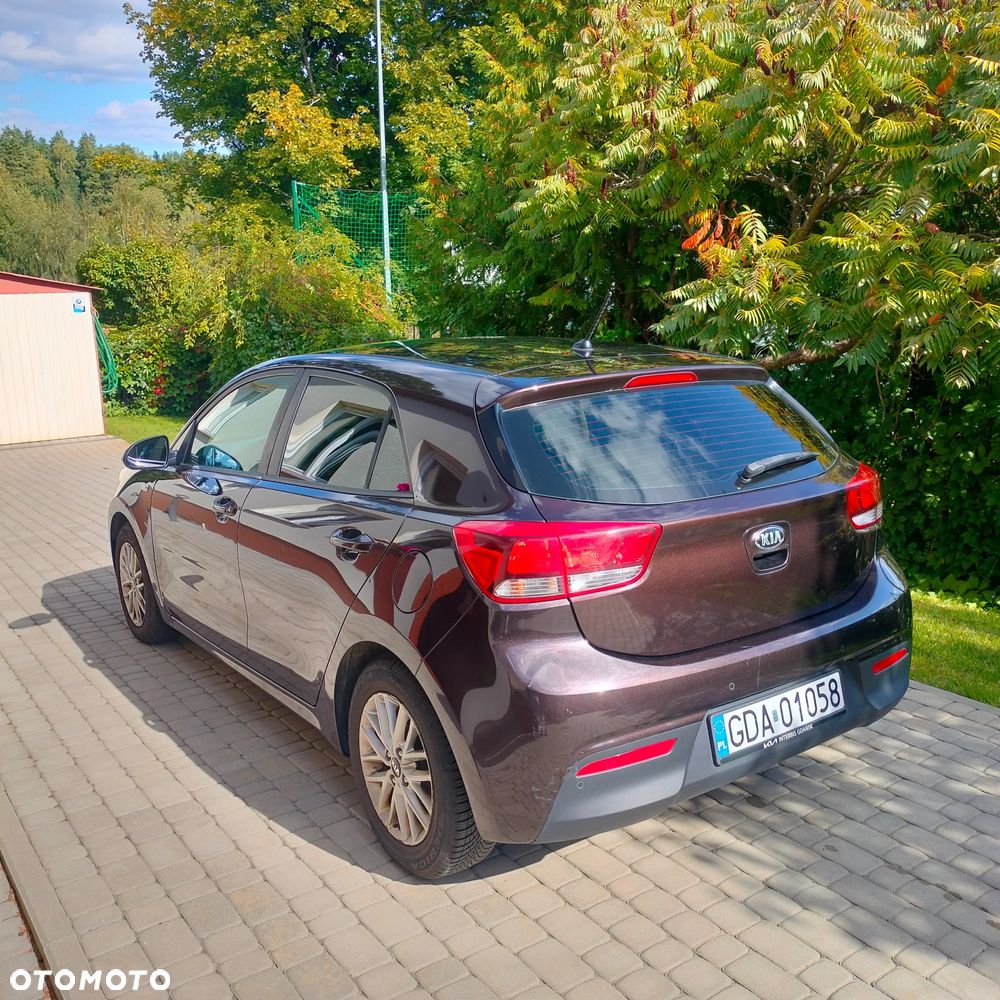 Kia Rio 1.2 L - 5