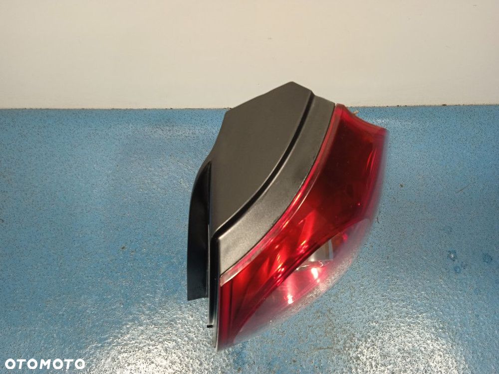 VOLKSWAGEN GOLF V LAMPA TYŁ PRAWA ZEWNĘTRZNA - 2
