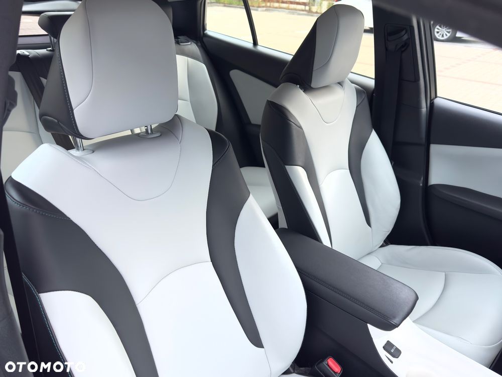 Toyota Prius 1.8 HSD Prestige - 12