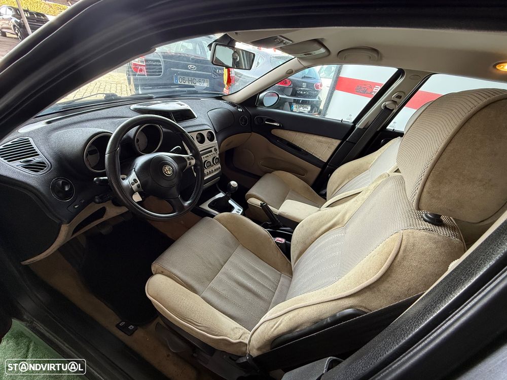 Alfa Romeo 156 Sportwagon 2.4 JTD Distinctive - 8