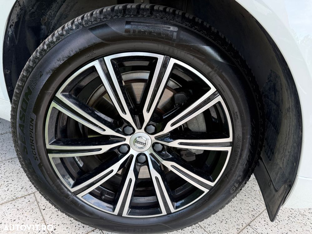 Volvo XC 60 B4 MHEV AWD Inscription - 38