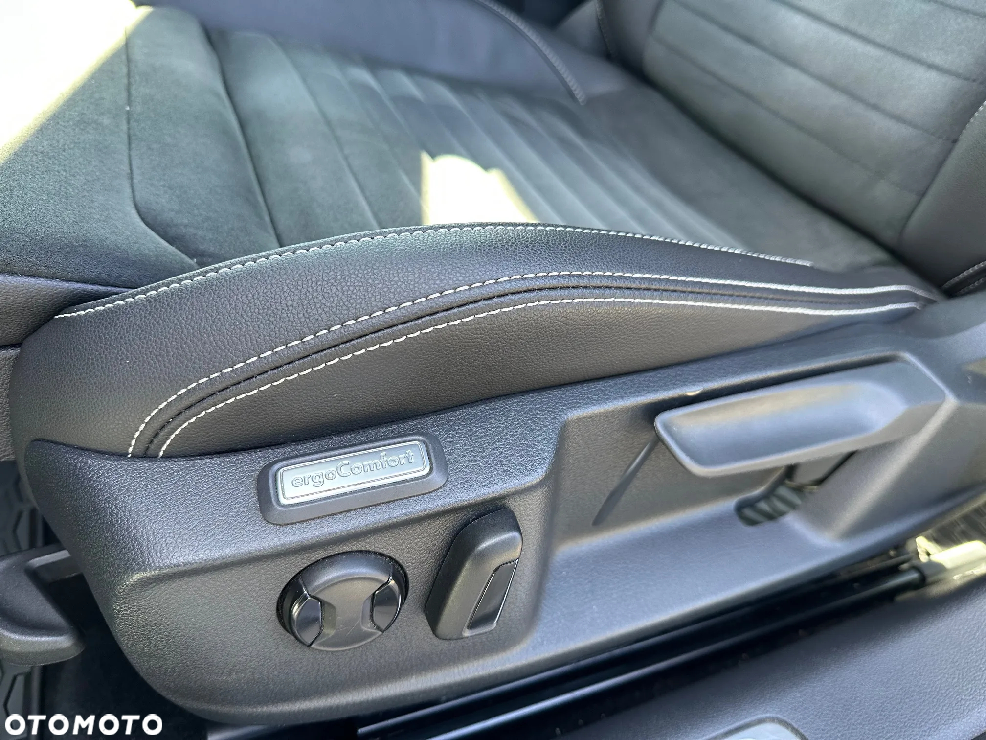 Volkswagen Passat 2.0 TSI Elegance DSG - 32