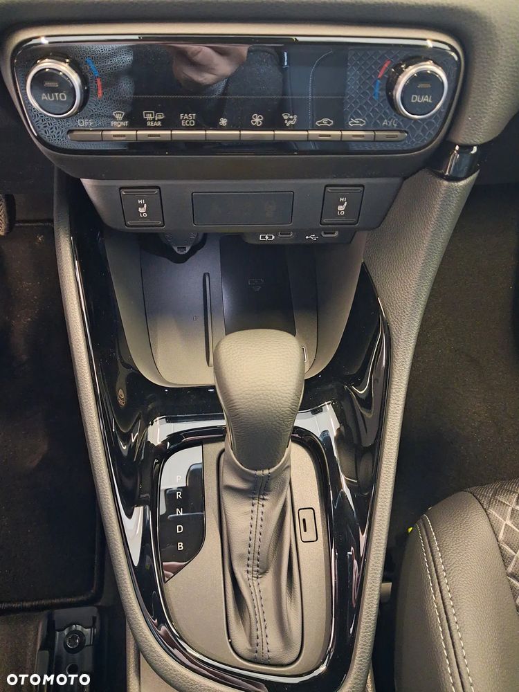 Toyota Yaris Hybrid 1.5 Executive - 8