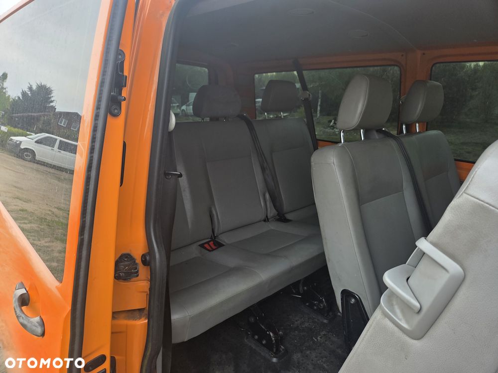 Volkswagen Transporter - 8