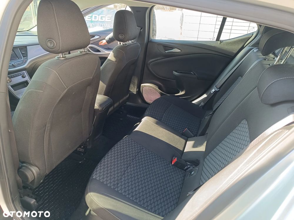 Opel Astra 1.2 T Business Elegance S&S - 18