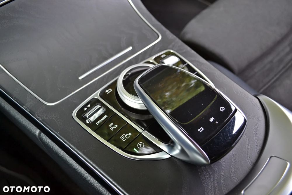 Mercedes-Benz Klasa C 200 4MATIC 9G-TRONIC - 24