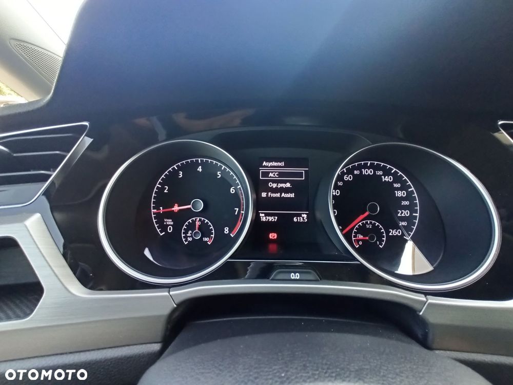Volkswagen Touran - 18