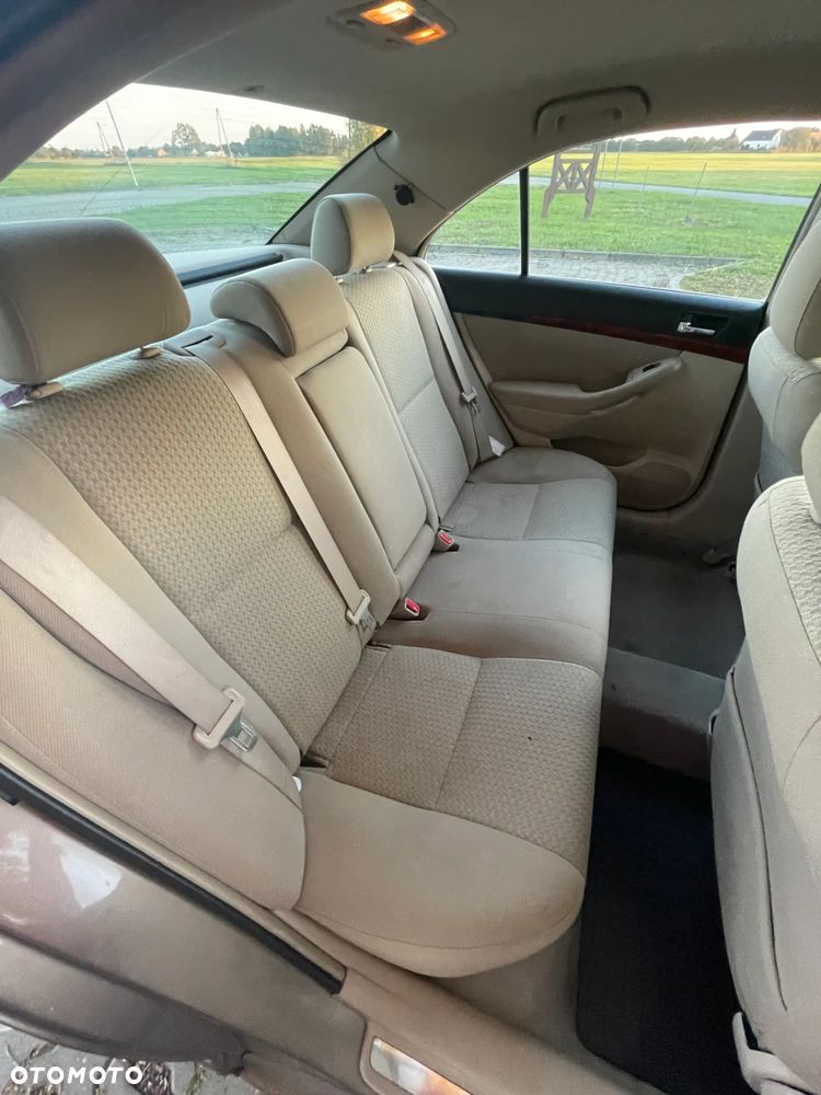 Toyota Avensis - 9