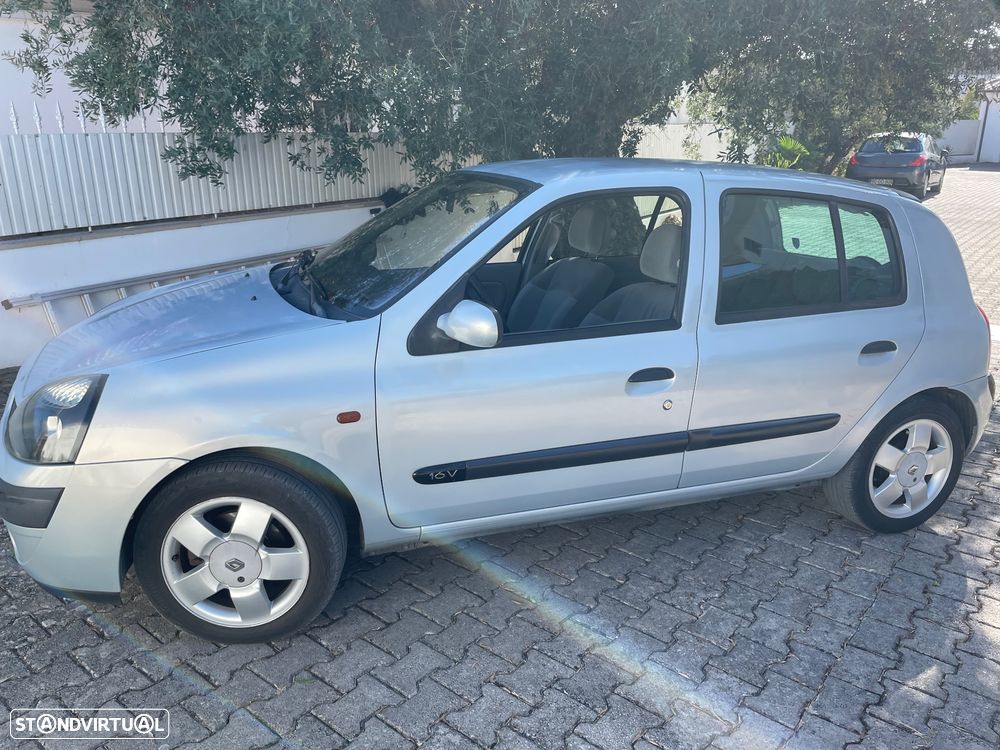 Renault Clio 1.2 16V Privilège - 4